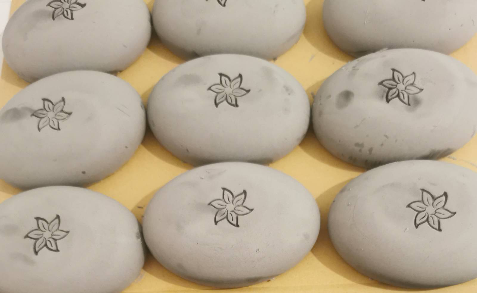 Σαπούνι με ελαιόλαδο και ενεργό άνθρακα